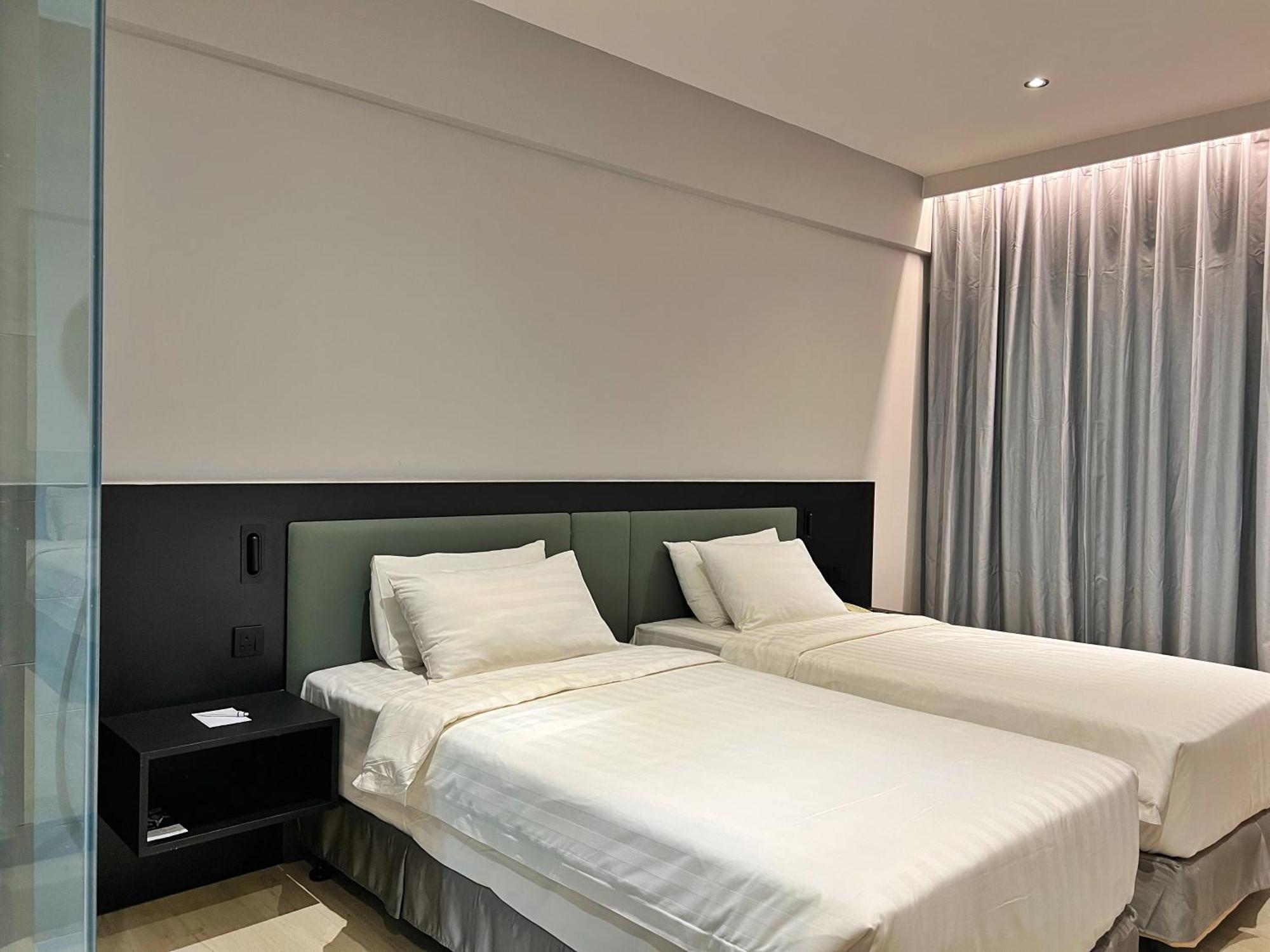Crystal Crown Hotel Куала Лумпур Екстериор снимка
