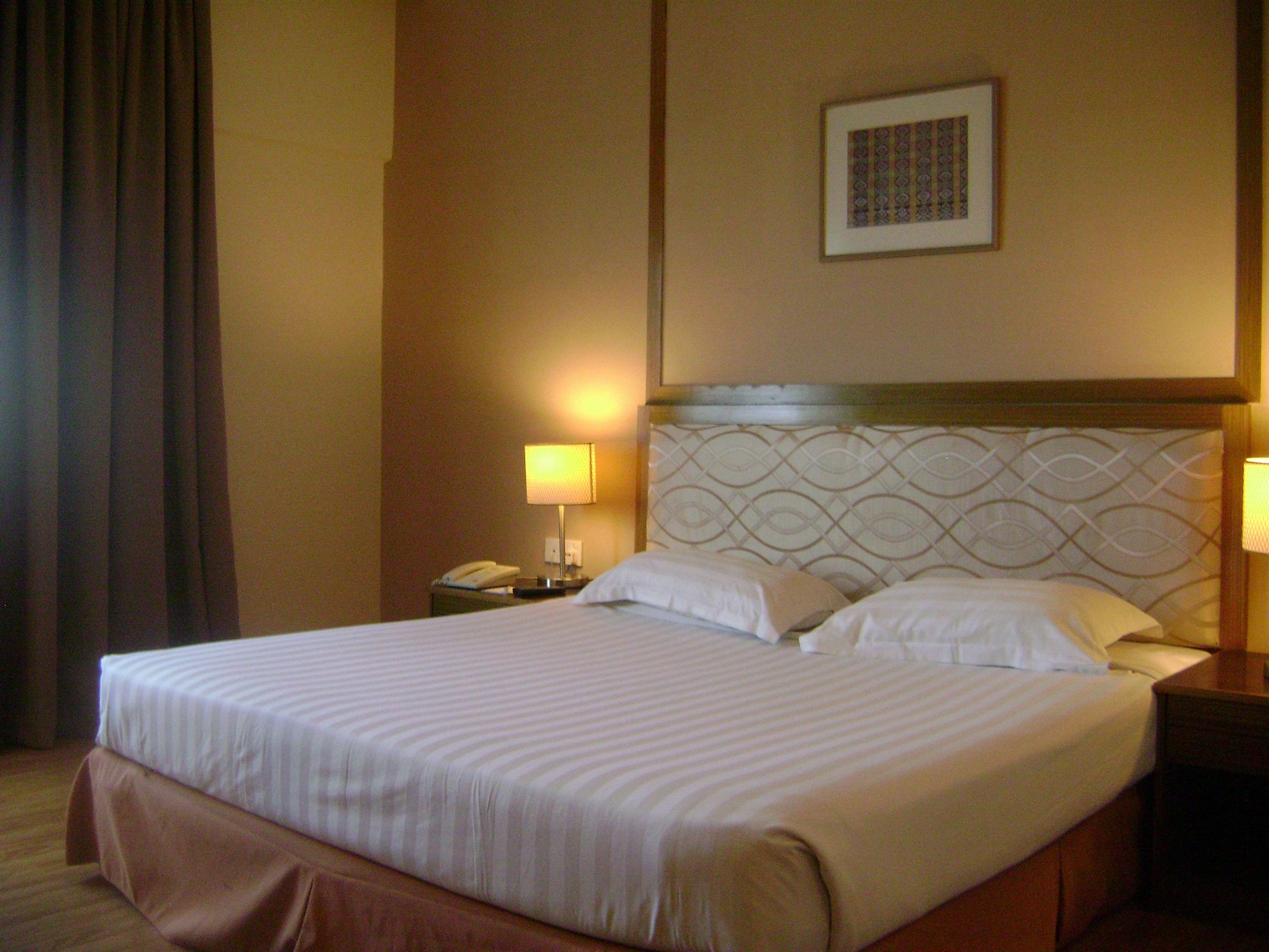 Crystal Crown Hotel Куала Лумпур Екстериор снимка