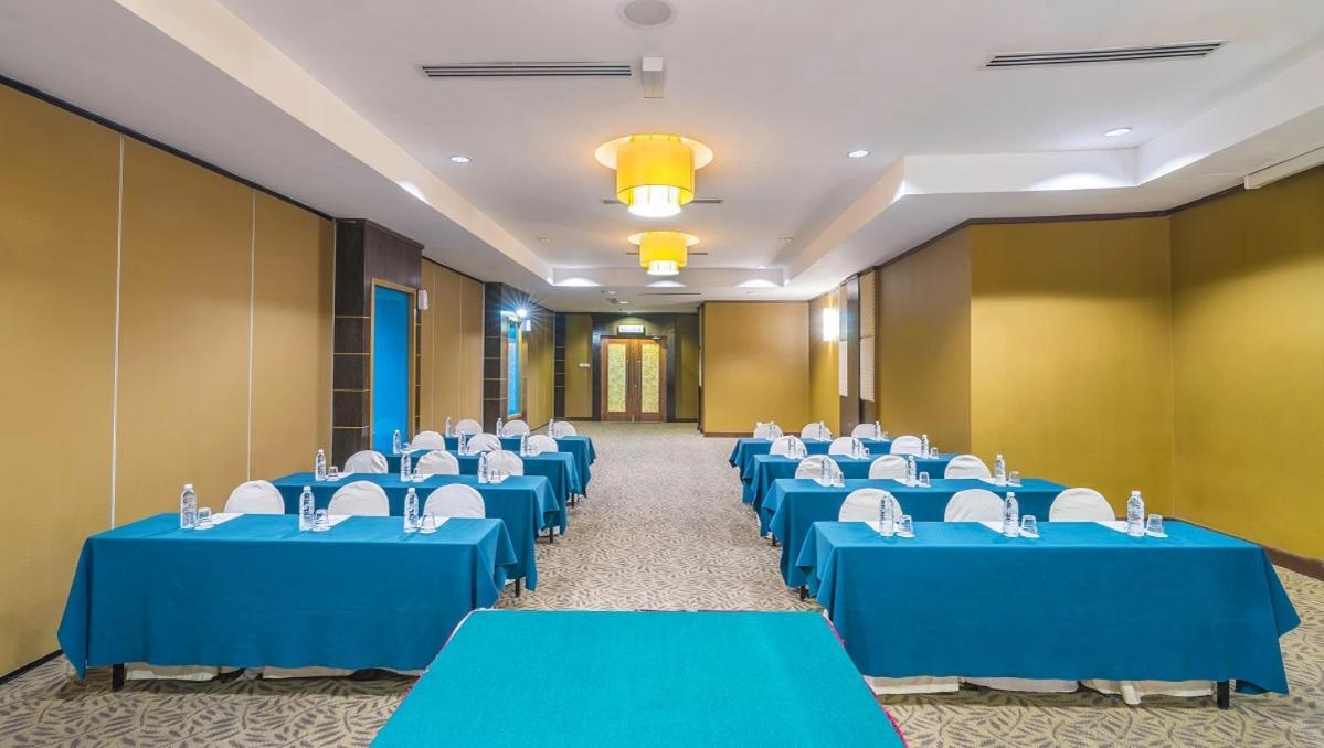 Crystal Crown Hotel Куала Лумпур Екстериор снимка