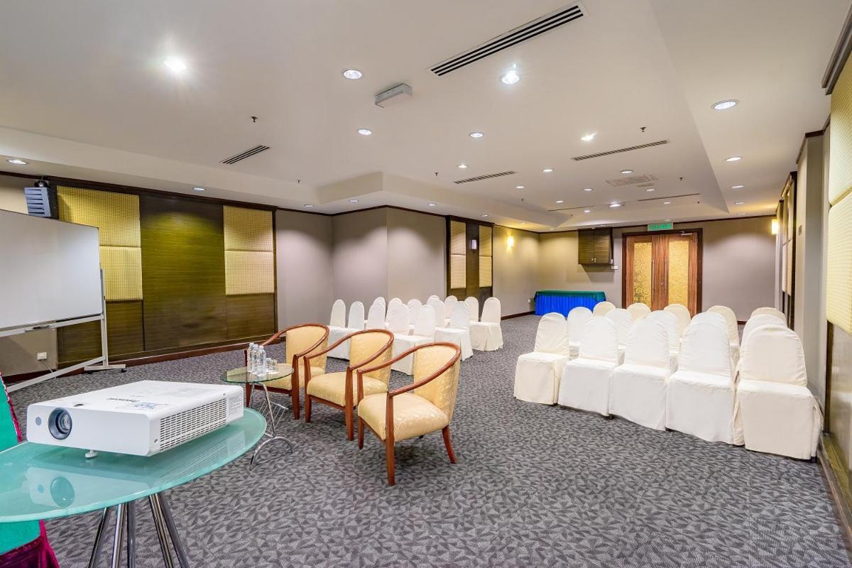 Crystal Crown Hotel Куала Лумпур Екстериор снимка