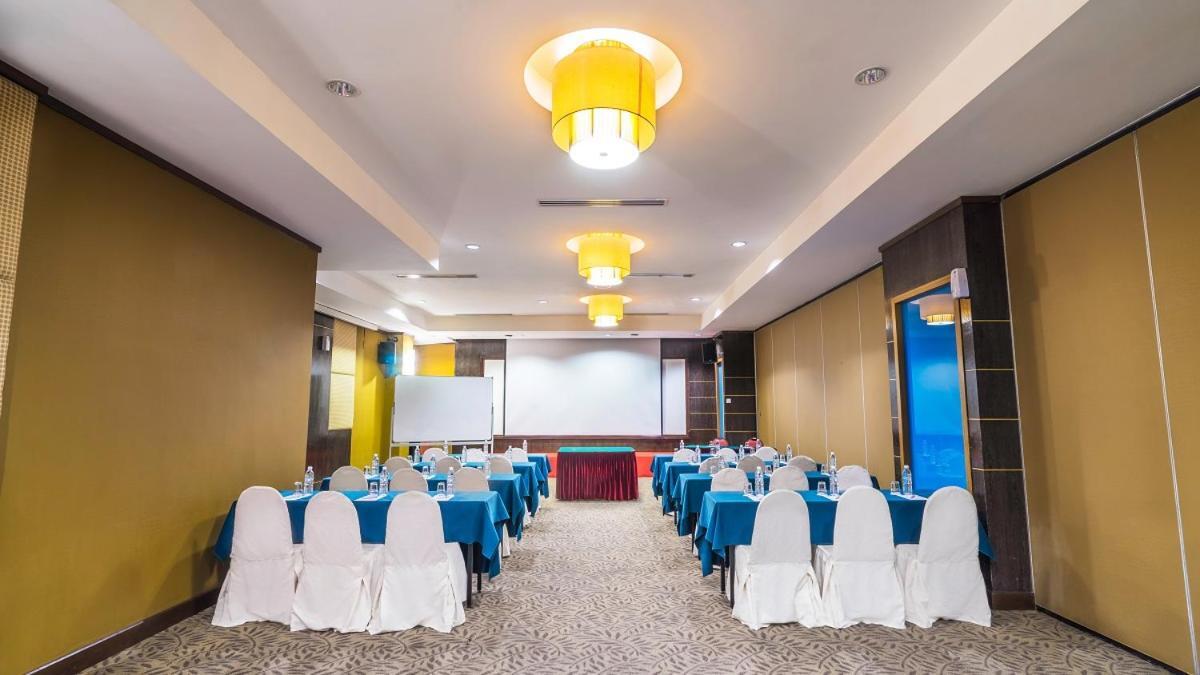 Crystal Crown Hotel Куала Лумпур Екстериор снимка