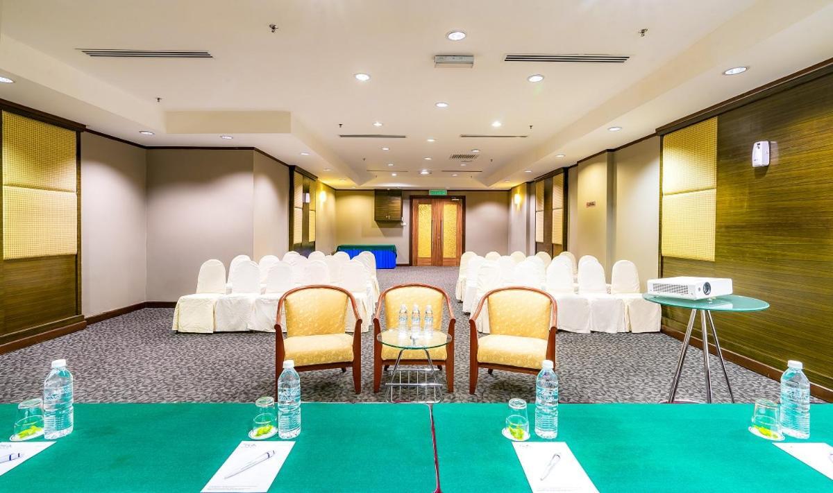 Crystal Crown Hotel Куала Лумпур Екстериор снимка