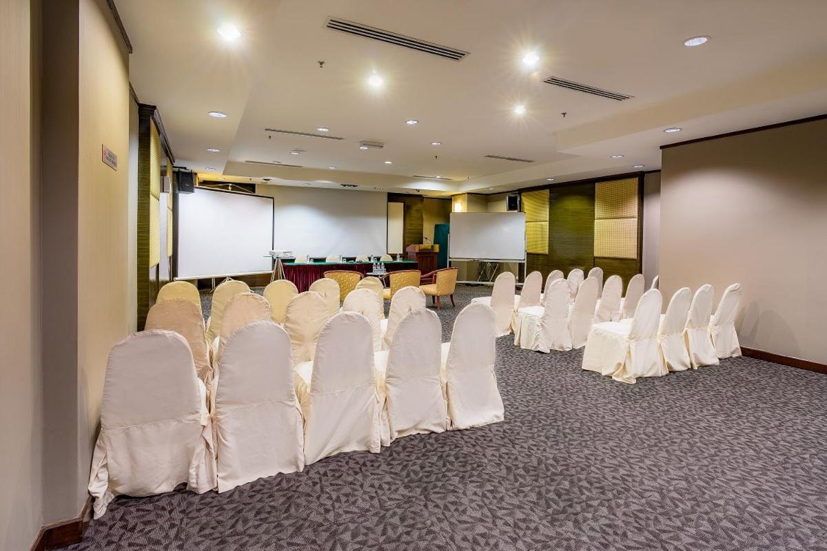 Crystal Crown Hotel Куала Лумпур Екстериор снимка