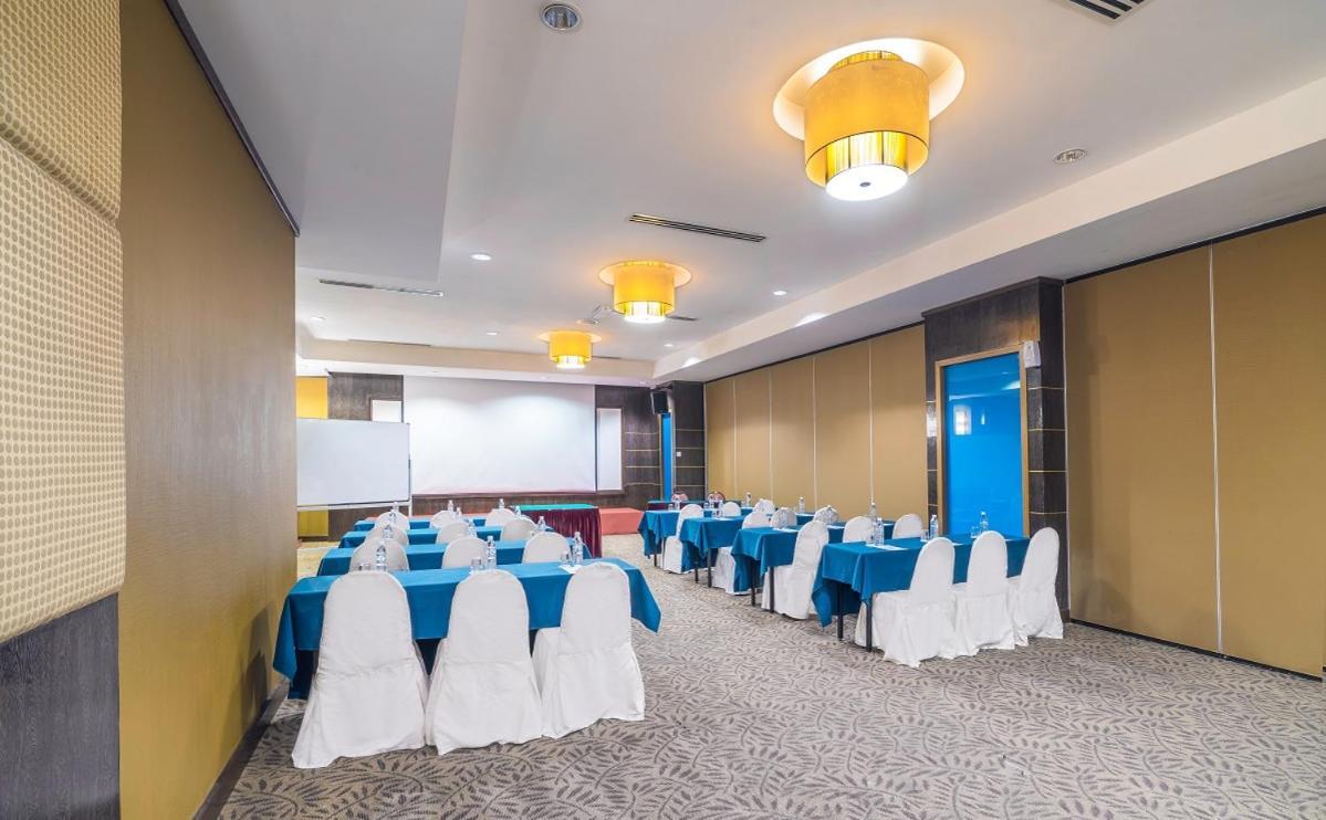 Crystal Crown Hotel Куала Лумпур Екстериор снимка