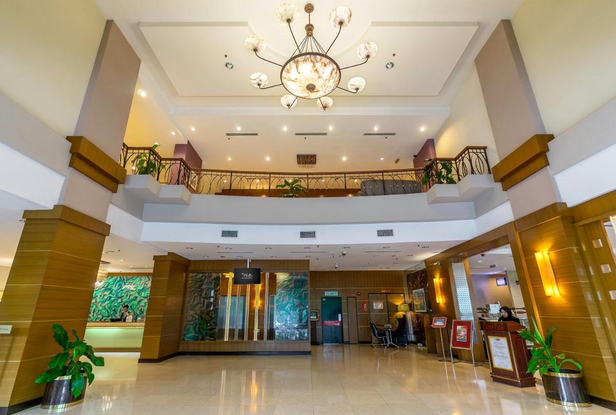 Crystal Crown Hotel Куала Лумпур Екстериор снимка